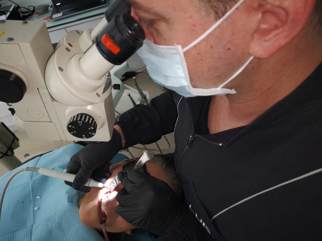 Microscopic endodontics Dr . Luis Fernando Lopez